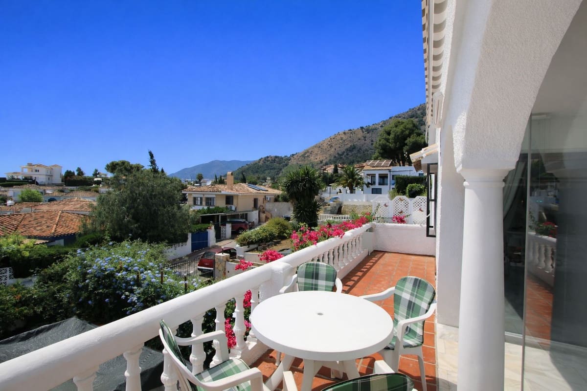 Chalet de 4 habitaciones en Benalmádena en venta con piscina - 850.000 € (Ref: 9664027)