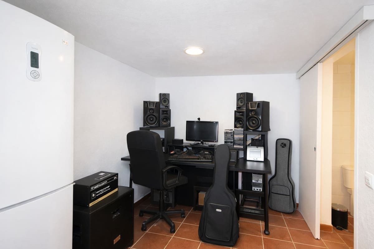 Chalet de 4 habitaciones en Benalmádena en venta con piscina - 850.000 € (Ref: 9664027)