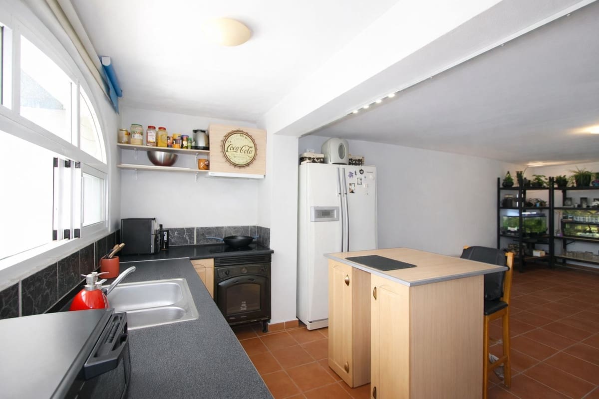 Chalet de 4 habitaciones en Benalmádena en venta con piscina - 850.000 € (Ref: 9664027)