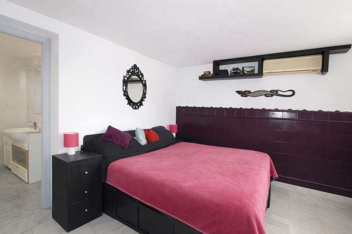 Chalet de 4 habitaciones en Benalmádena en venta con piscina - 850.000 € (Ref: 9664027)