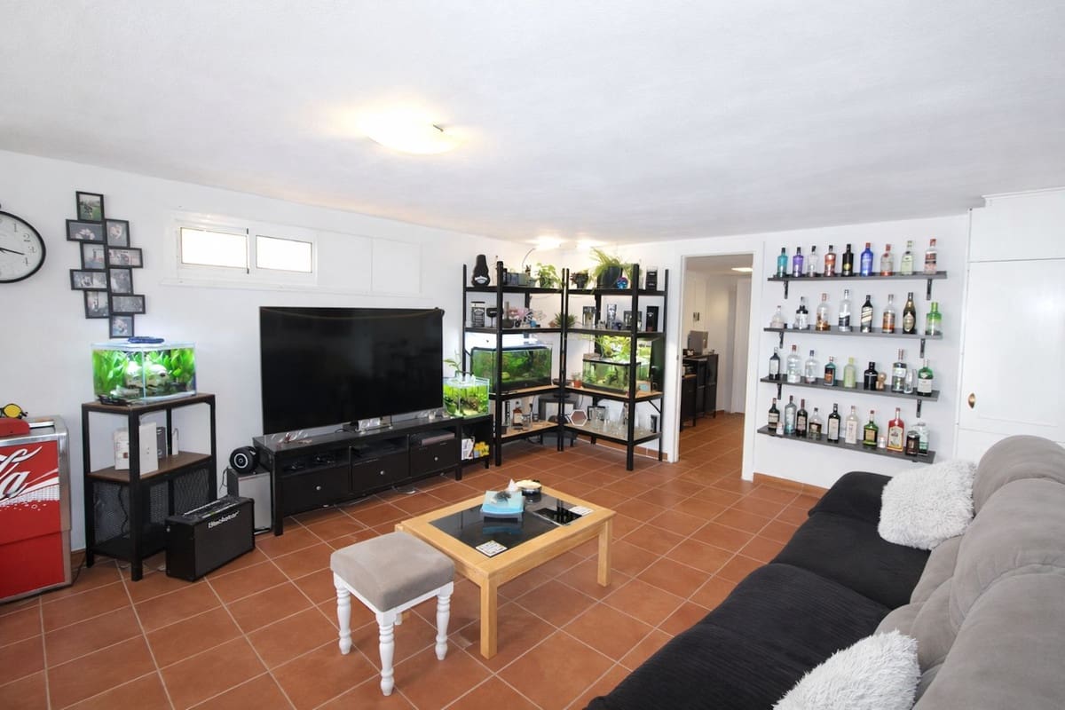 Chalet de 4 habitaciones en Benalmádena en venta con piscina - 850.000 € (Ref: 9664027)