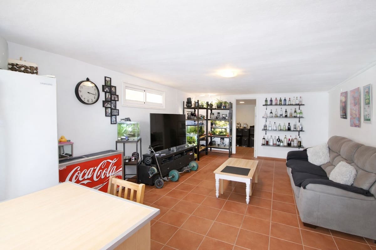 Chalet de 4 habitaciones en Benalmádena en venta con piscina - 850.000 € (Ref: 9664027)