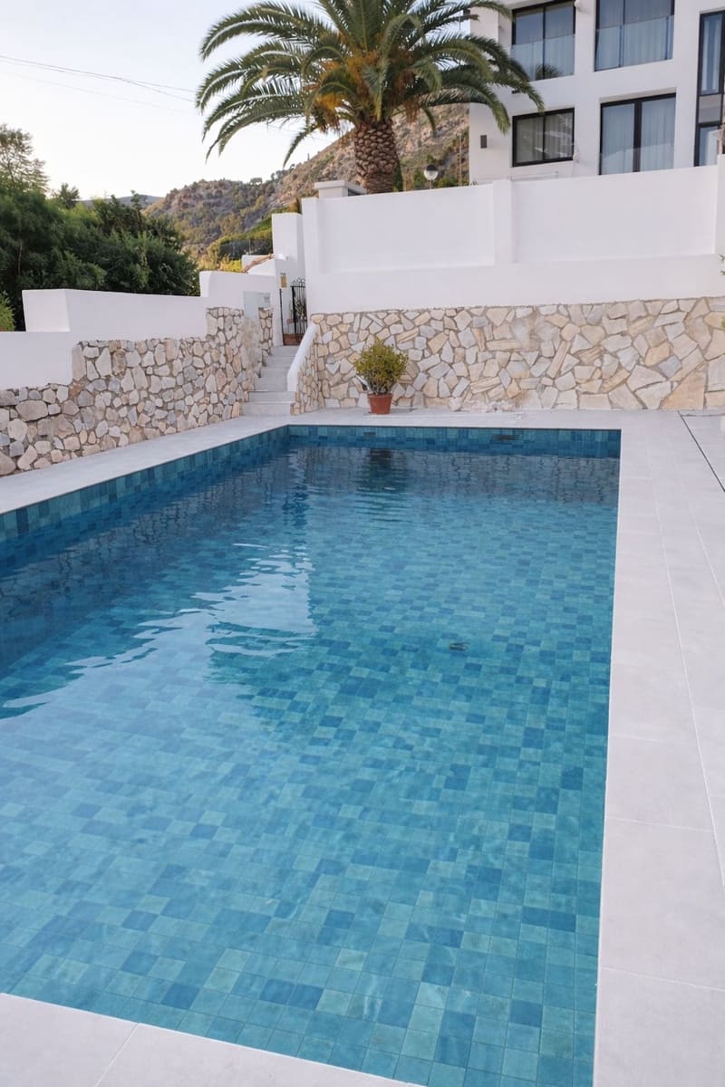 Chalet de 4 habitaciones en Benalmádena en venta con piscina - 850.000 € (Ref: 9664027)