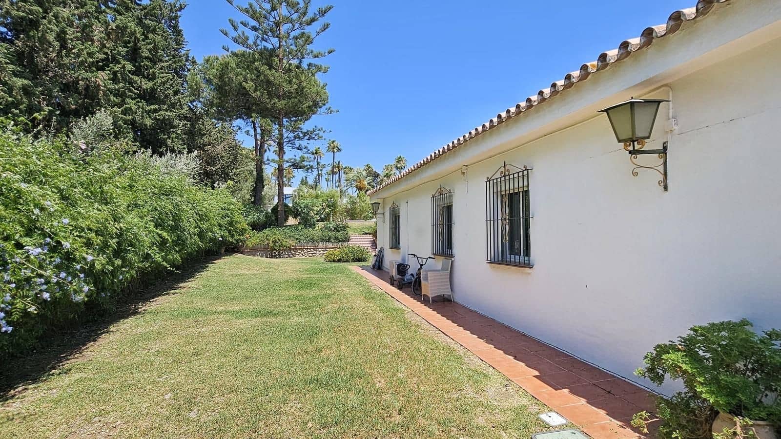 5 Zimmer Villa zu verkaufen in Estepona mit Pool - 1.150.000 € (Ref: 9670413)