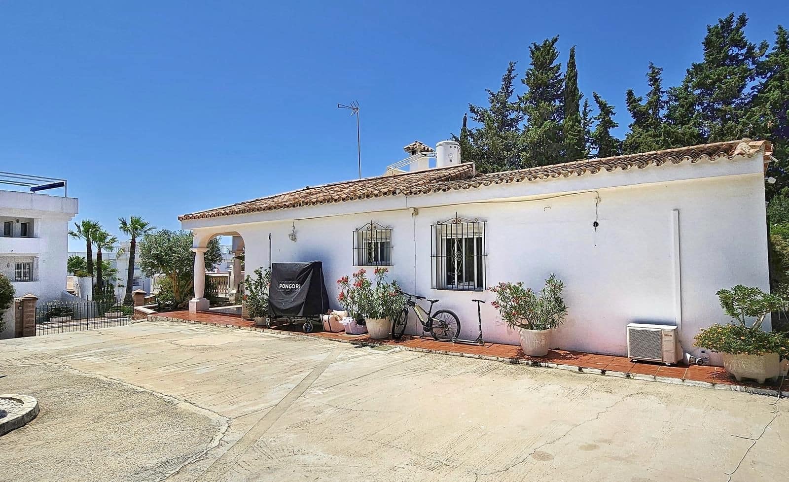 5 Zimmer Villa zu verkaufen in Estepona mit Pool - 1.150.000 € (Ref: 9670413)