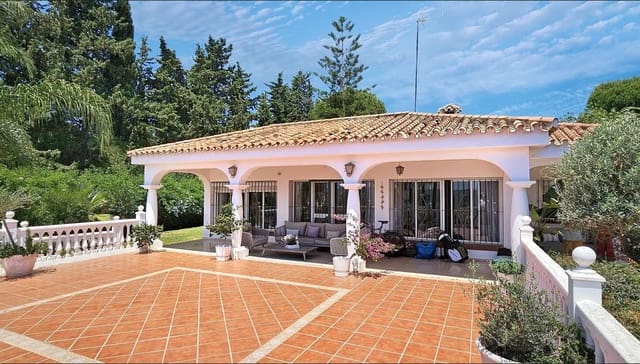 5 Zimmer Villa zu verkaufen in Centro, Estepona mit Pool - 1.150.000 € (Ref: 9670413)