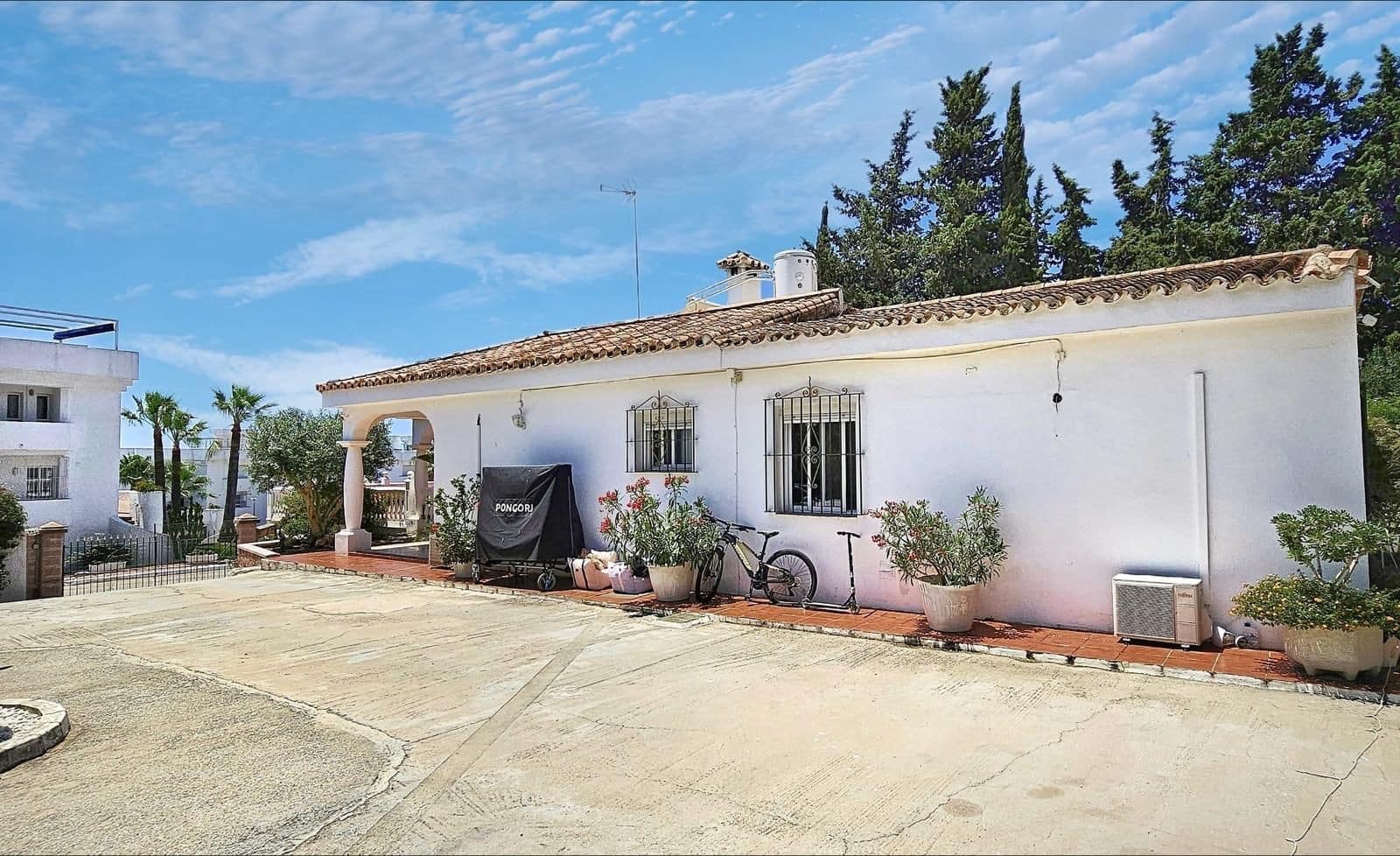 5 Zimmer Villa zu verkaufen in Estepona mit Pool - 1.150.000 € (Ref: 9670413)