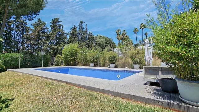 5 Zimmer Villa zu verkaufen in Centro, Estepona mit Pool - 1.150.000 € (Ref: 9670413)