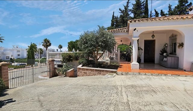 5 Zimmer Villa zu verkaufen in Centro, Estepona mit Pool - 1.150.000 € (Ref: 9670413)