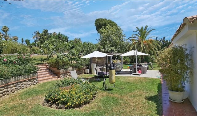 5 Zimmer Villa zu verkaufen in Centro, Estepona mit Pool - 1.150.000 € (Ref: 9670413)