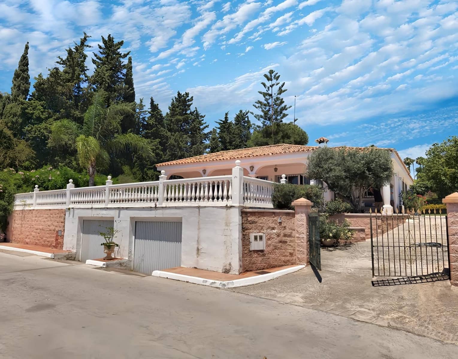 5 Zimmer Villa zu verkaufen in Estepona mit Pool - 1.150.000 € (Ref: 9670413)