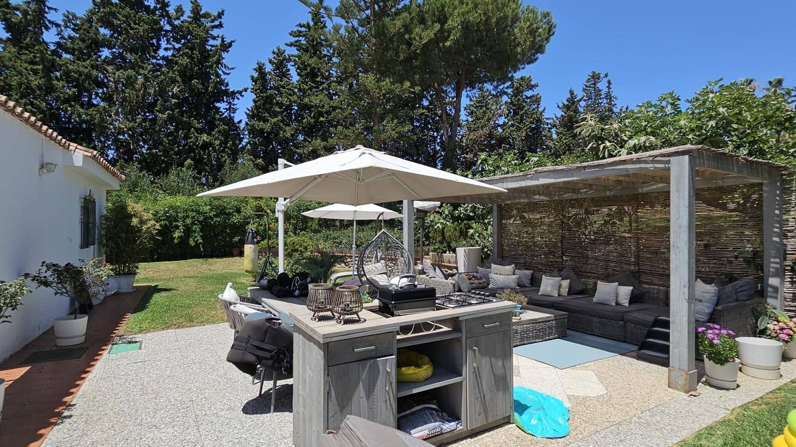 5 Zimmer Villa zu verkaufen in Estepona mit Pool - 1.150.000 € (Ref: 9670413)