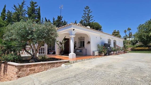 5 Zimmer Villa zu verkaufen in Centro, Estepona mit Pool - 1.150.000 € (Ref: 9670413)