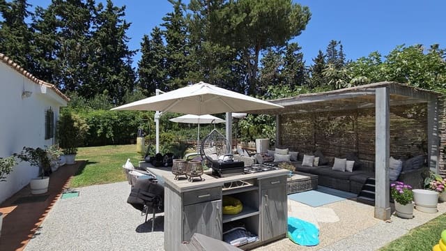 5 Zimmer Villa zu verkaufen in Centro, Estepona mit Pool - 1.150.000 € (Ref: 9670413)