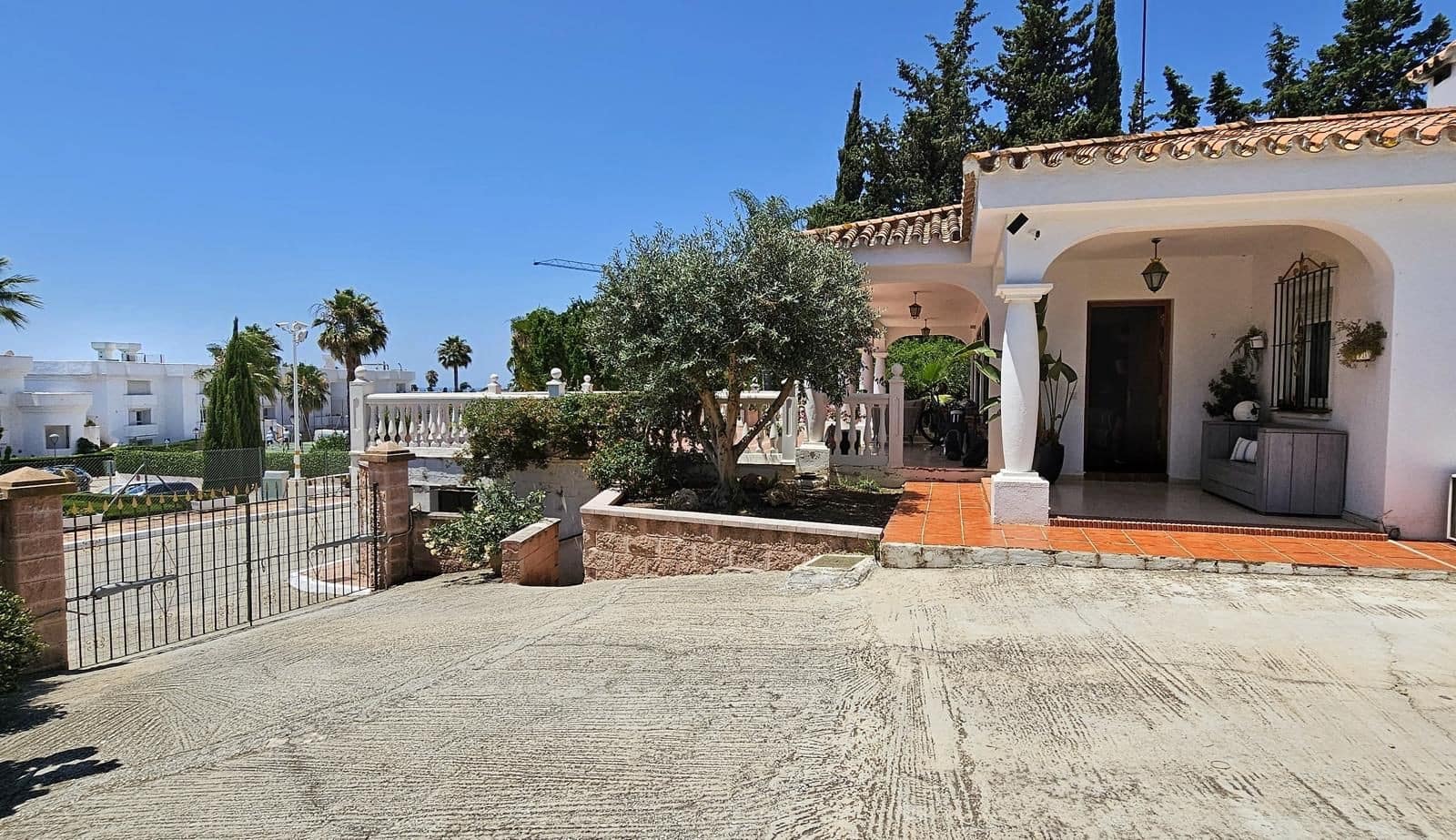 5 Zimmer Villa zu verkaufen in Estepona mit Pool - 1.150.000 € (Ref: 9670413)