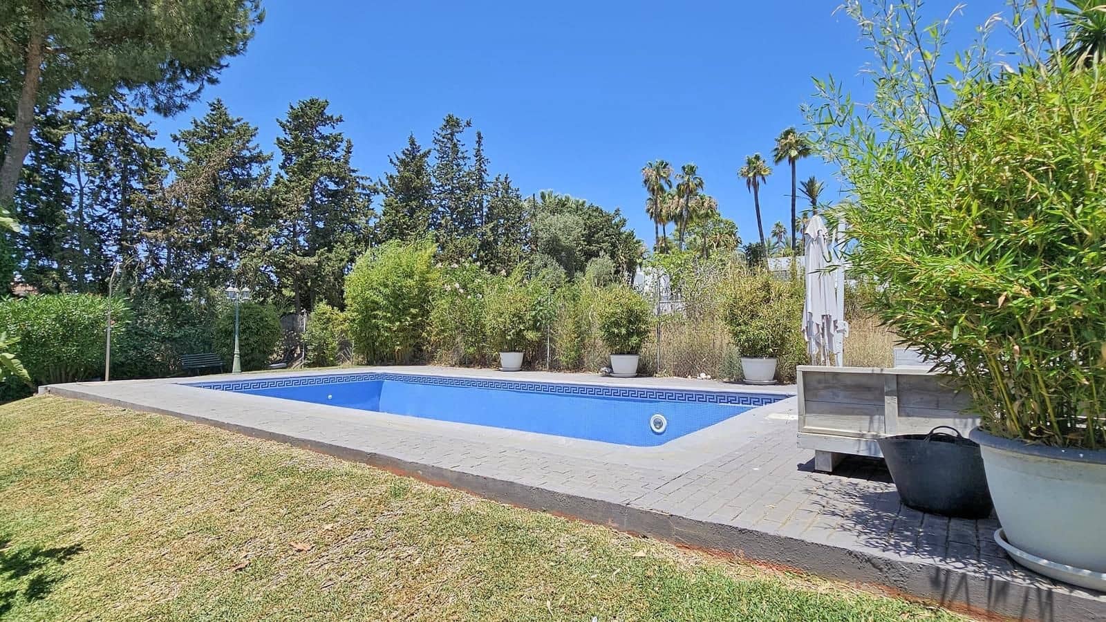 5 Zimmer Villa zu verkaufen in Estepona mit Pool - 1.150.000 € (Ref: 9670413)