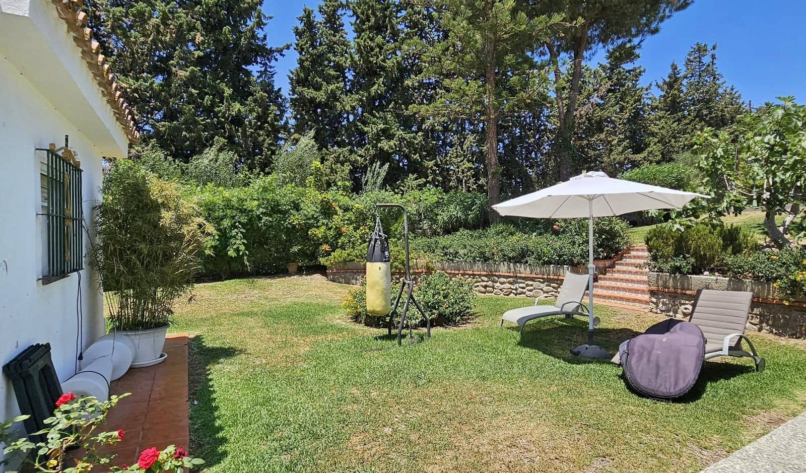 5 Zimmer Villa zu verkaufen in Estepona mit Pool - 1.150.000 € (Ref: 9670413)