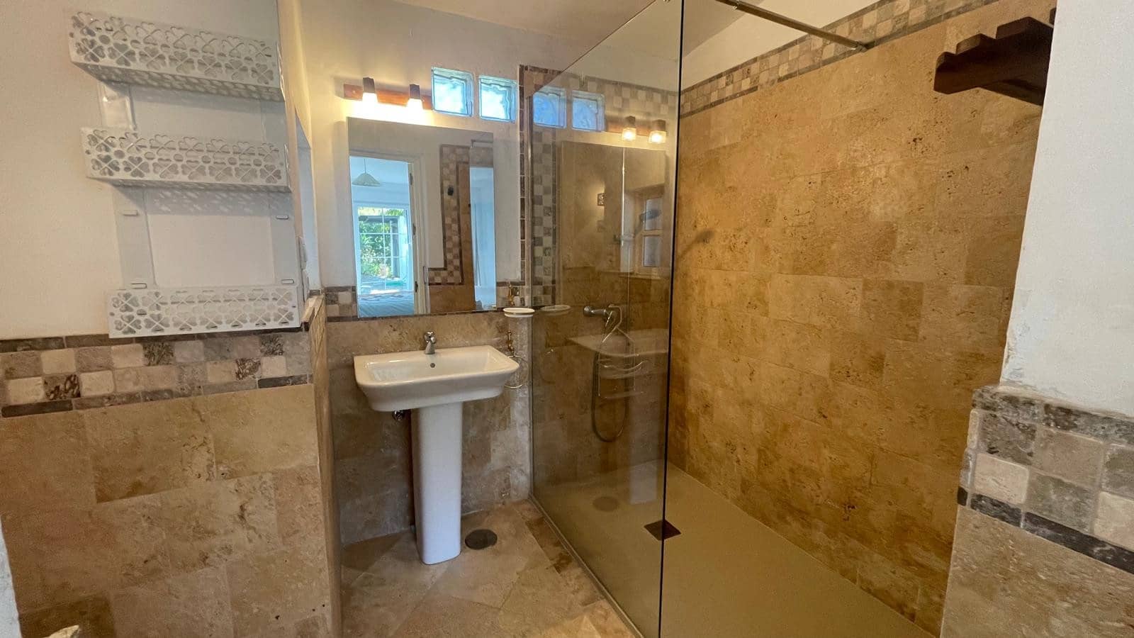 4 chambre Villa/Maison à vendre à Sotogrande avec piscine - 1 190 000 € (Ref: 9670415)