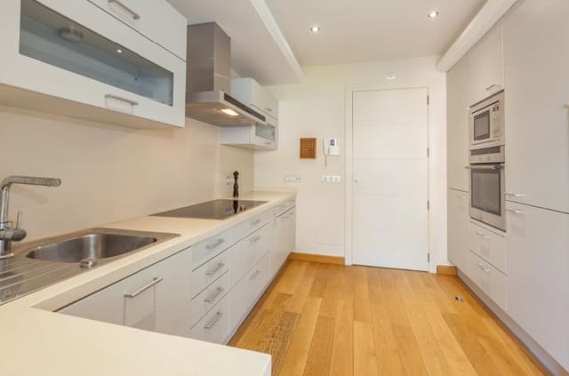 2 Zimmer Apartment zu verkaufen in New Golden Mile, Estepona mit Pool - 750.000 € (Ref: 9670417)