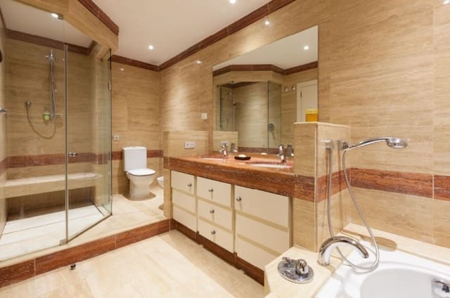 2 Zimmer Apartment zu verkaufen in New Golden Mile, Estepona mit Pool - 750.000 € (Ref: 9670417)