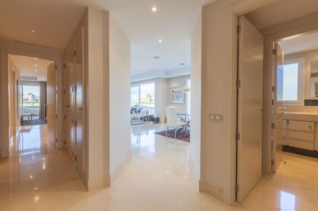 2 Zimmer Apartment zu verkaufen in New Golden Mile mit Pool - 750.000 € (Ref: 9670417)