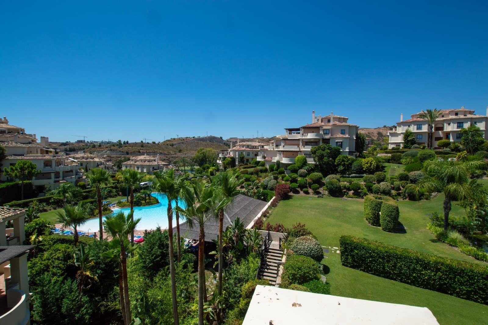 3 bedroom Apartment for sale in Benahavis with pool - € 585,000 (Ref: 9670418)
