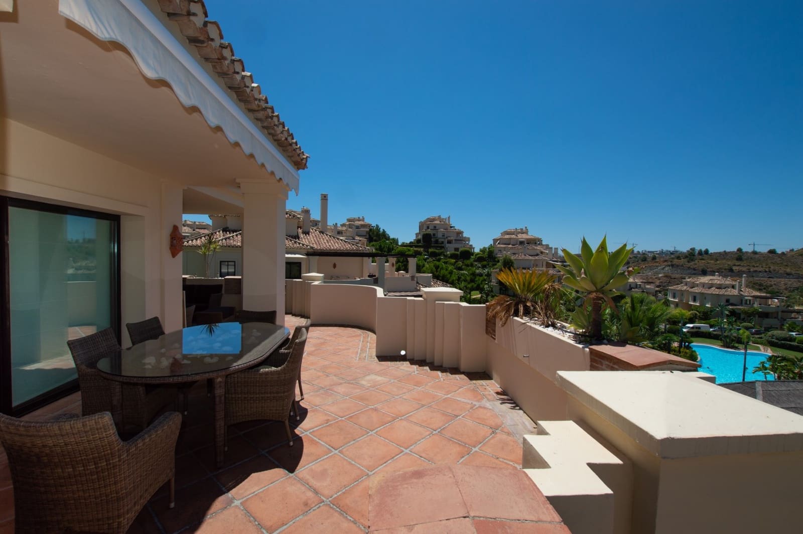 3 bedroom Apartment for sale in Benahavis with pool - € 585,000 (Ref: 9670418)