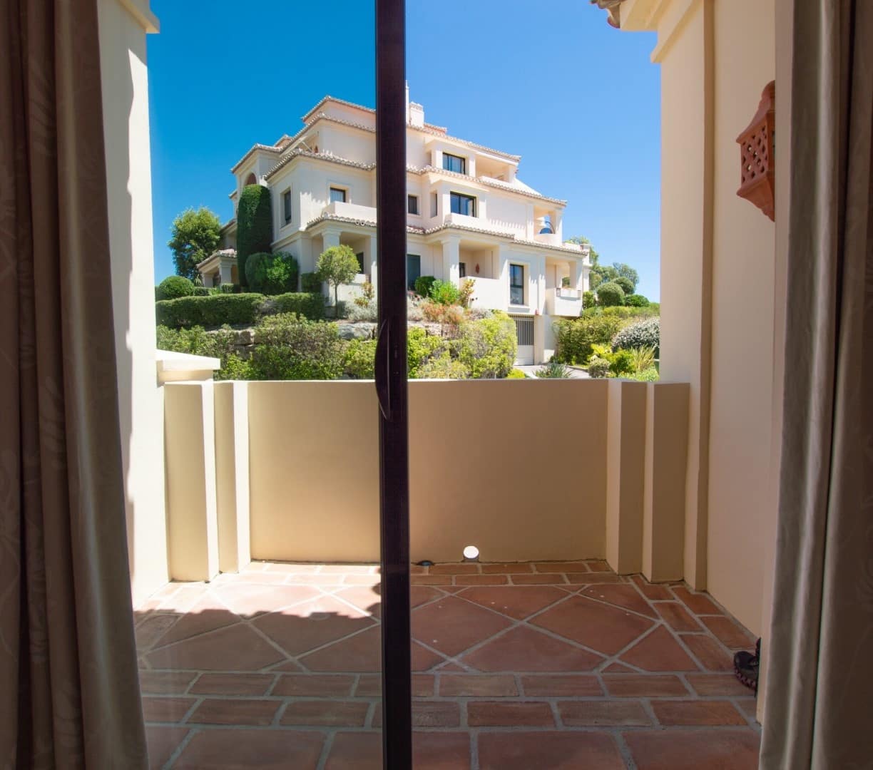 3 bedroom Apartment for sale in Benahavis with pool - € 585,000 (Ref: 9670418)