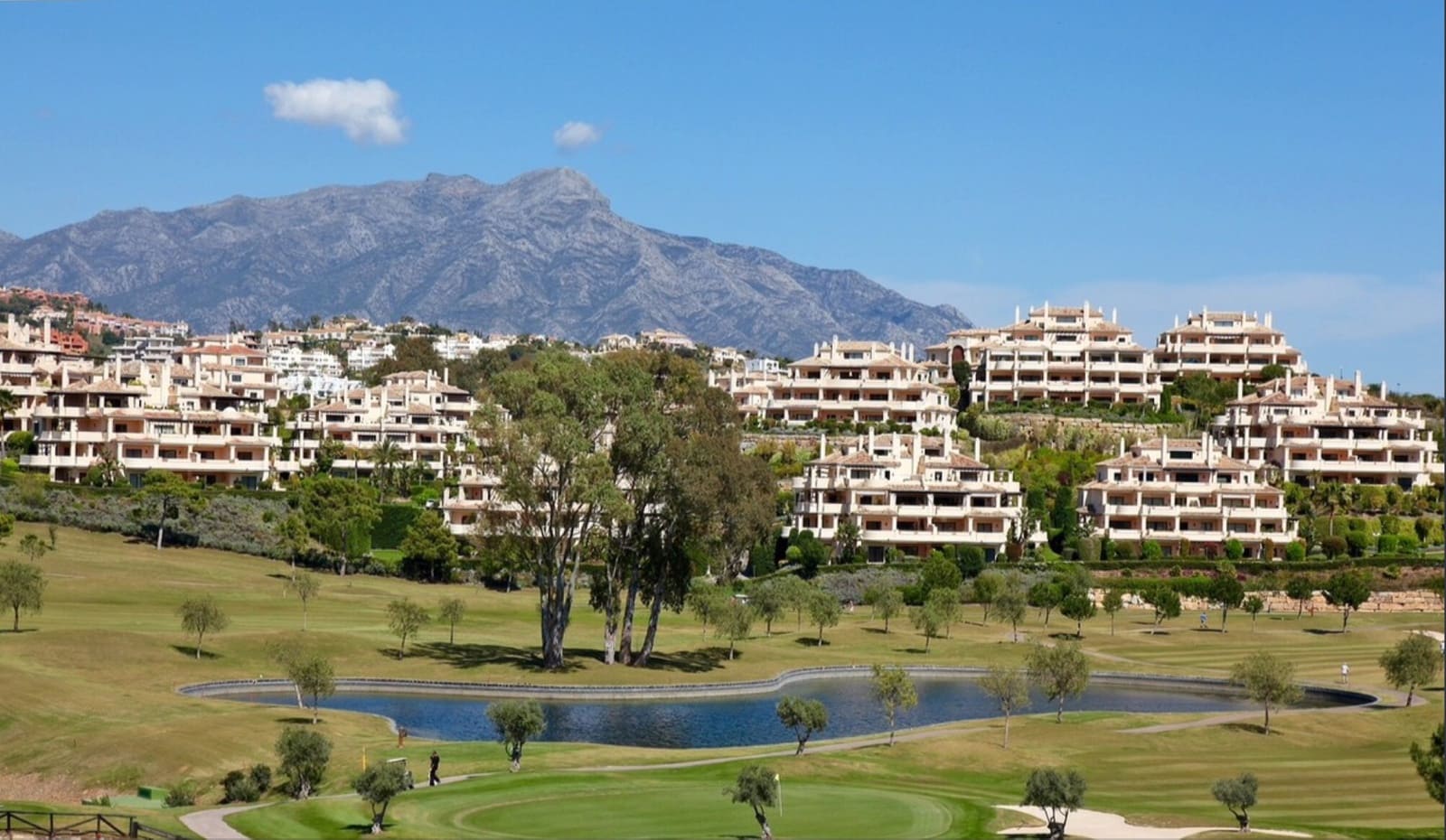 3 bedroom Apartment for sale in Benahavis with pool - € 585,000 (Ref: 9670418)