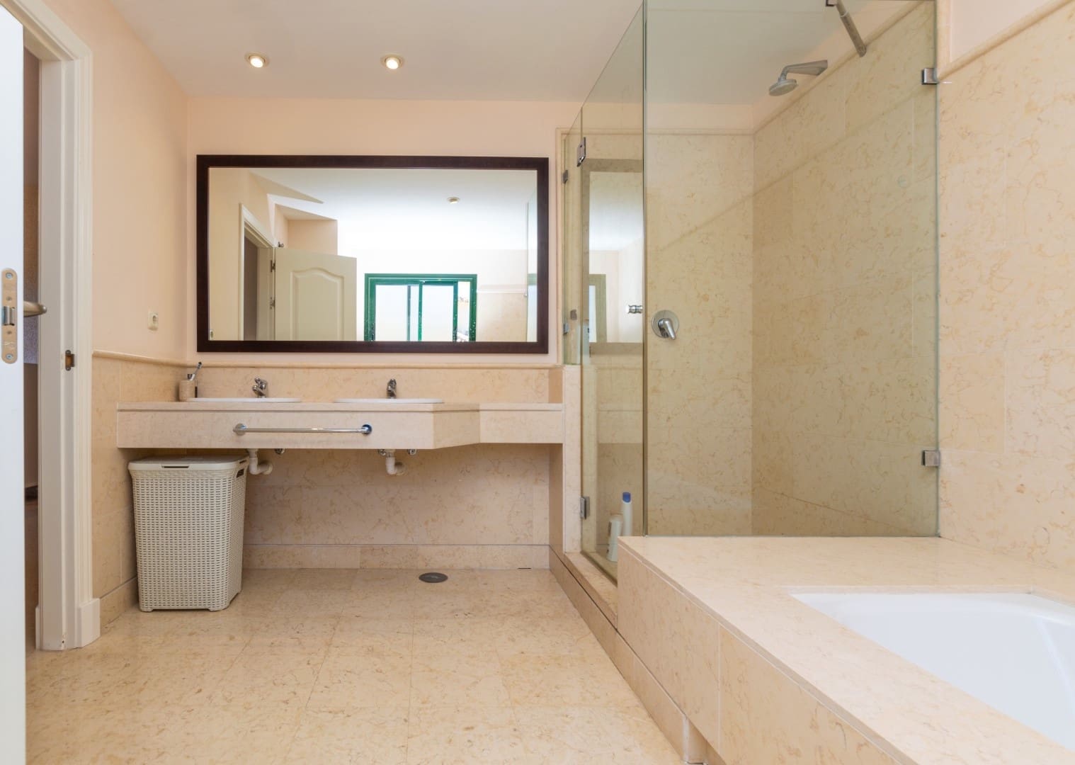 3 bedroom Apartment for sale in Benahavis with pool - € 585,000 (Ref: 9670418)