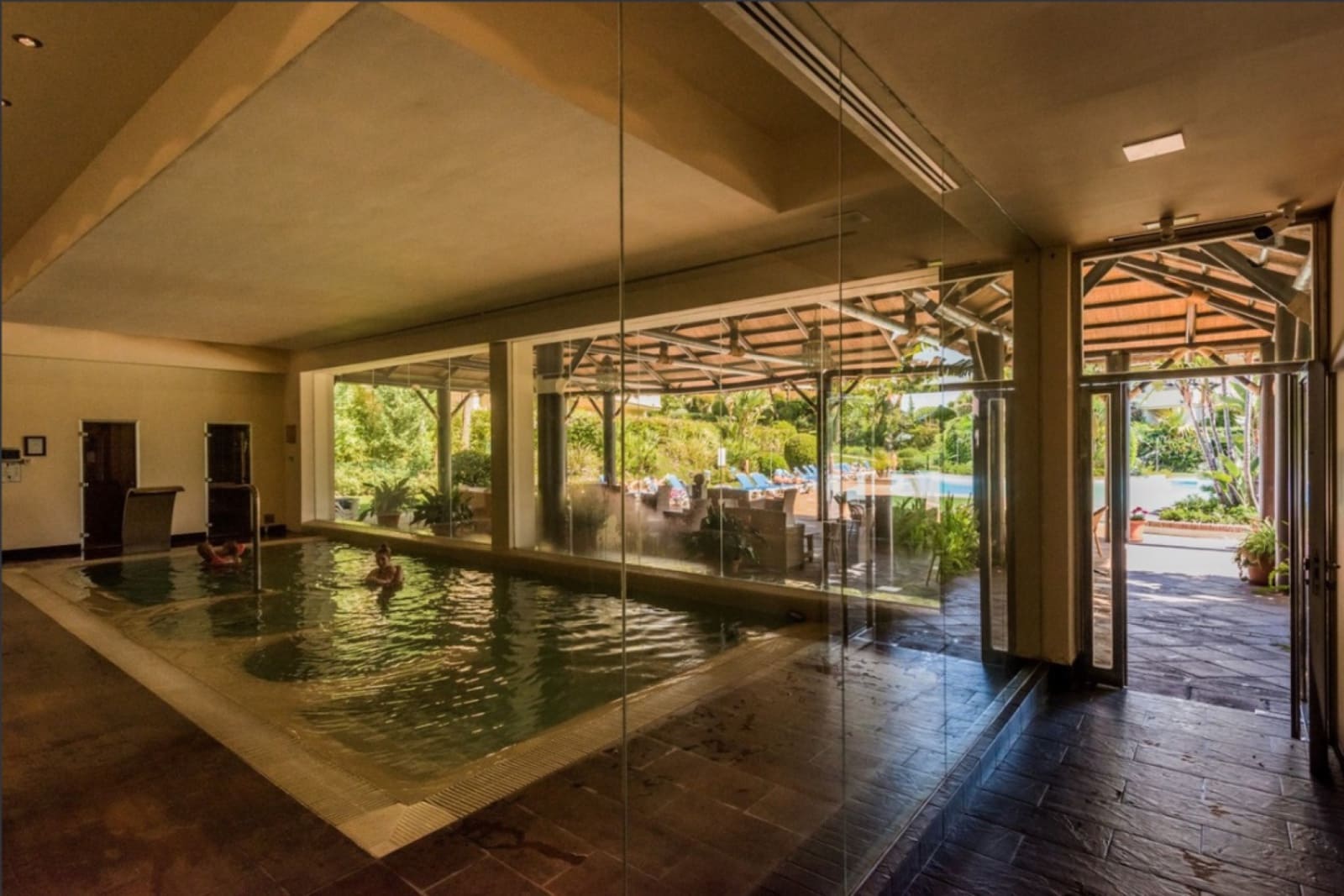 3 bedroom Apartment for sale in Benahavis with pool - € 585,000 (Ref: 9670418)