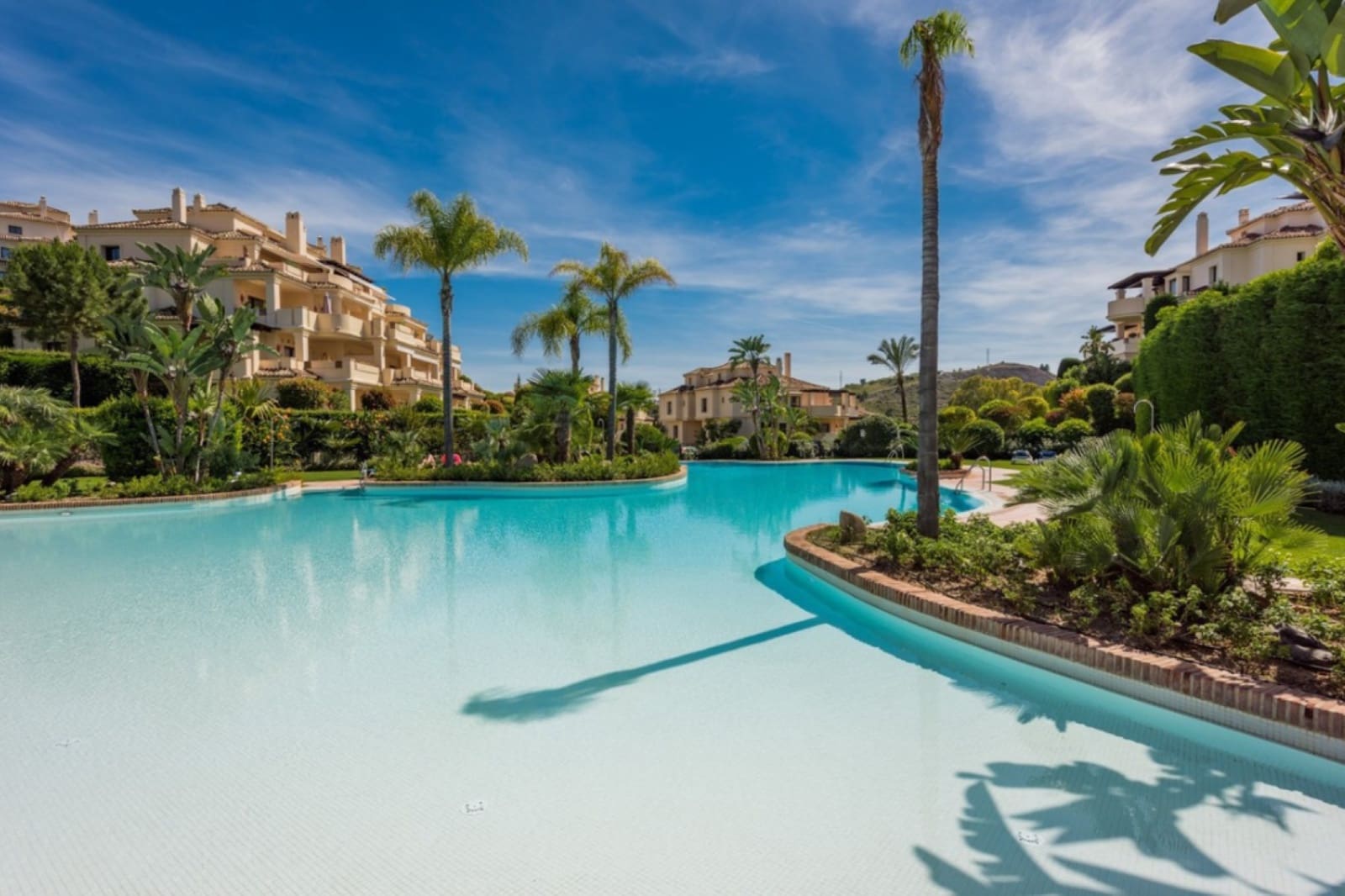 3 bedroom Apartment for sale in Benahavis with pool - € 585,000 (Ref: 9670418)