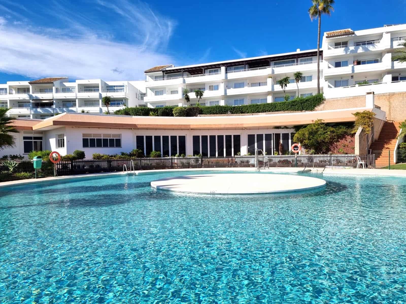 1 soveværelse Lejlighed til salg i Mijas Costa med swimmingpool - € 599.000 (Ref: 9670419)