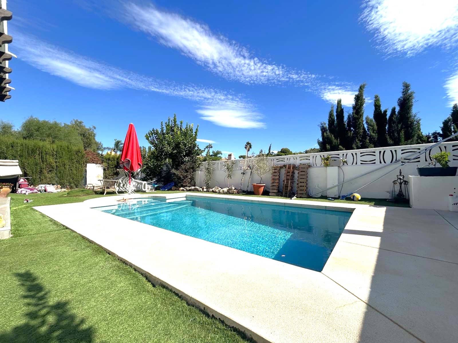 4 Zimmer Villa zu verkaufen in Mijas Costa mit Pool - 850.000 € (Ref: 9670421)