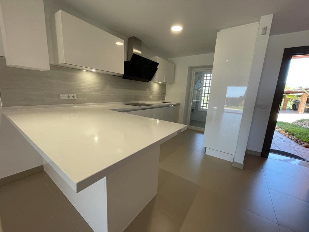 3 chambre Maison de Ville à vendre à Benahavis avec piscine - 670 000 € (Ref: 9670424)