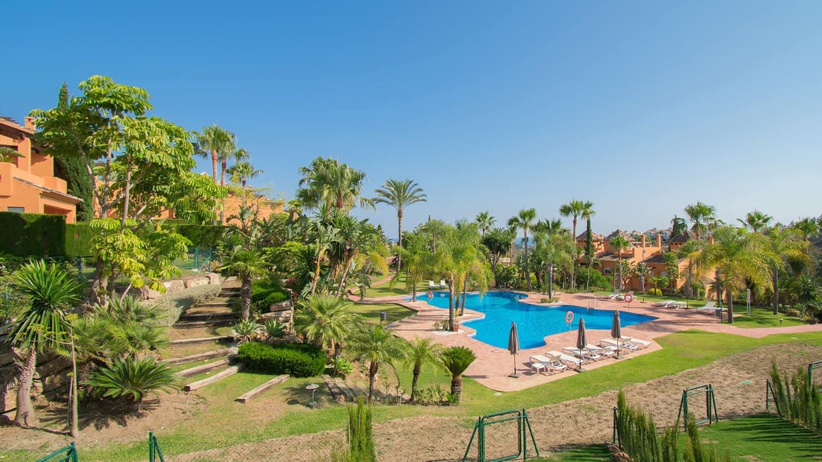 3 chambre Maison de Ville à vendre à Benahavis avec piscine - 670 000 € (Ref: 9670424)