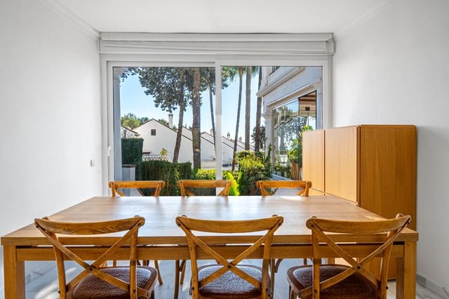 3 sypialnia Willa na sprzedaż w Golden Mile, Marbella z basenem - 730 000 € (Ref: 9670426)