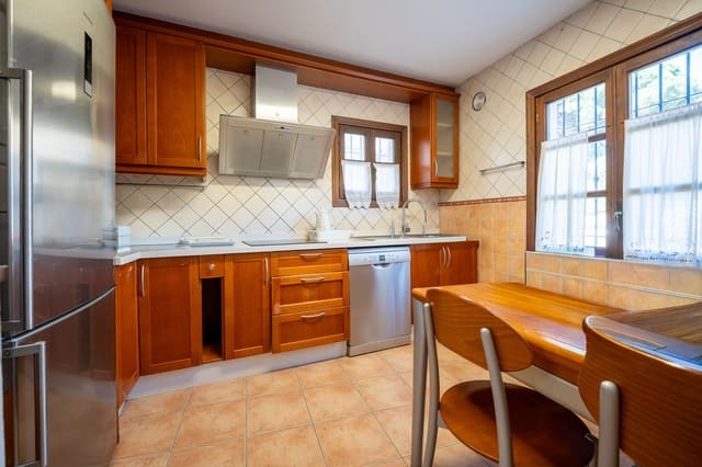 3 sypialnia Willa na sprzedaż w Golden Mile, Marbella z basenem - 730 000 € (Ref: 9670426)