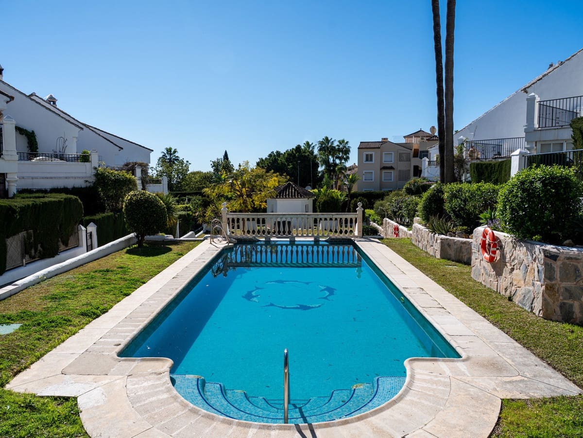 3 bedroom Villa for sale in Golden Mile with pool - € 730,000 (Ref: 9670426)