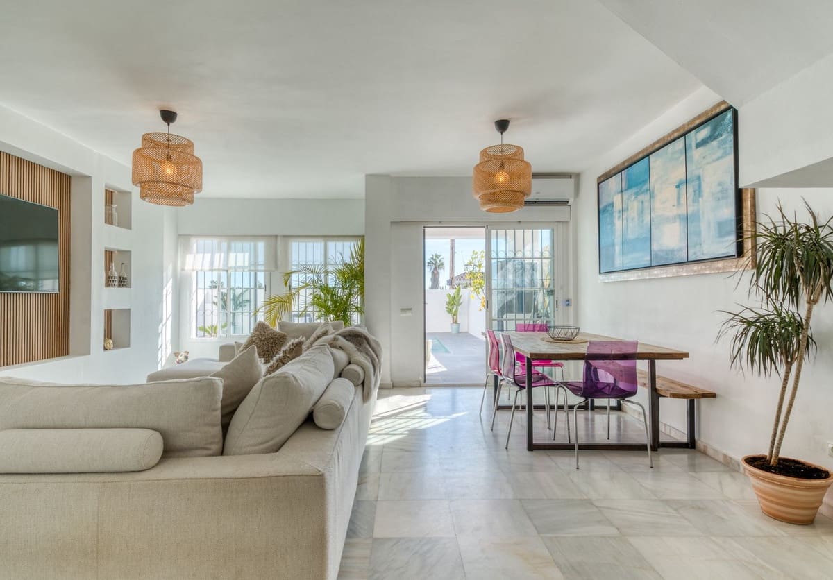 4 soverom Villa til salgs i Estepona med svømmebasseng - € 795 000 (Ref: 9670427)