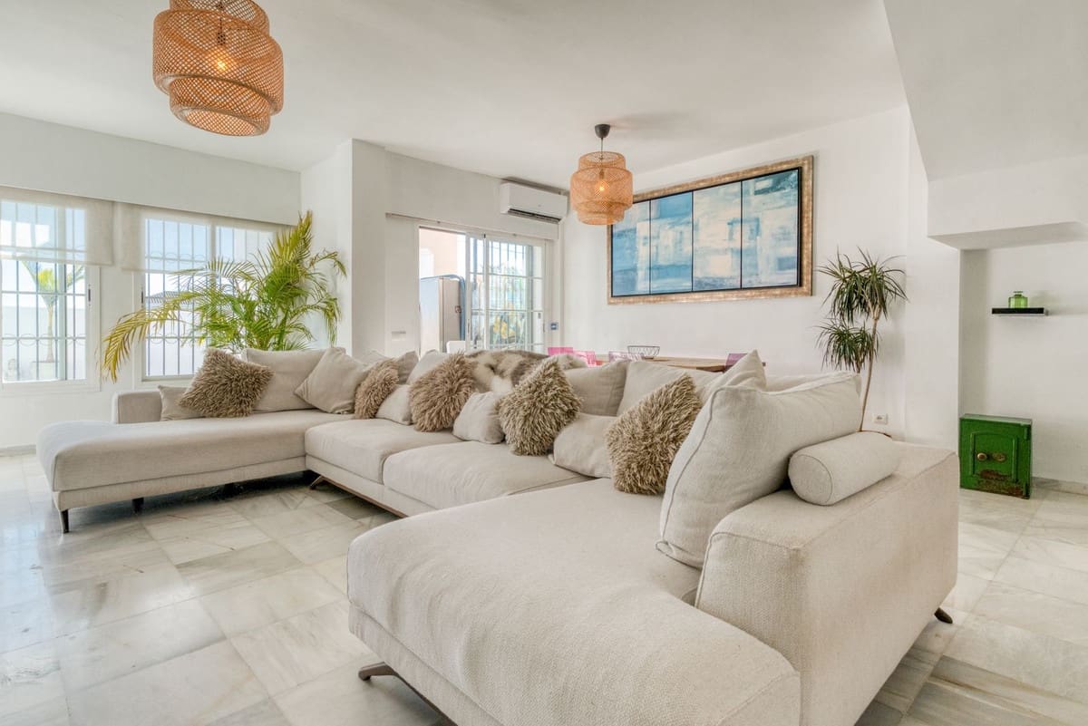 4 soverom Villa til salgs i Estepona med svømmebasseng - € 795 000 (Ref: 9670427)