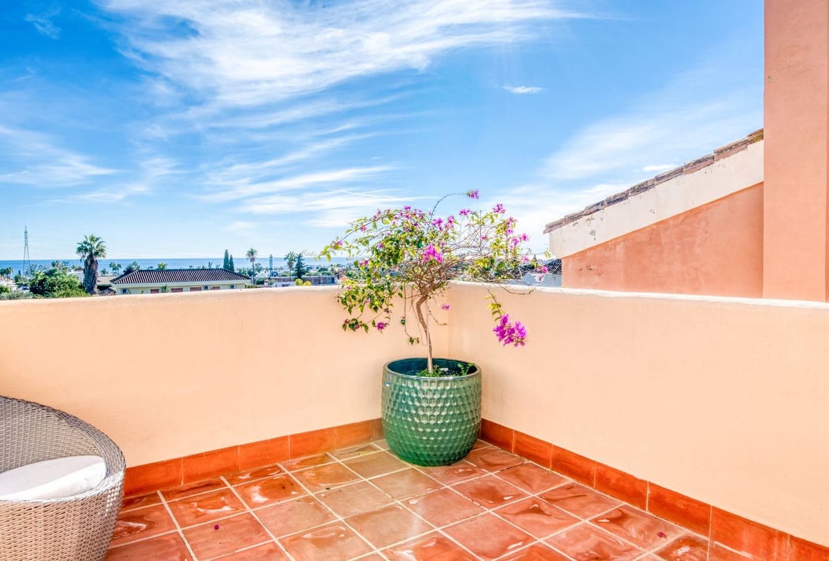 4 soverom Villa til salgs i Estepona med svømmebasseng - € 795 000 (Ref: 9670427)