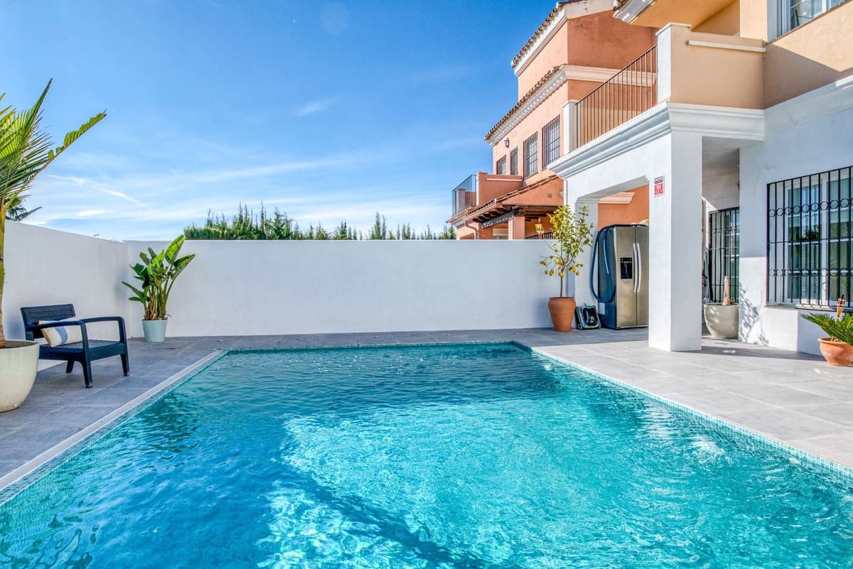 4 soverom Villa til salgs i Estepona med svømmebasseng - € 795 000 (Ref: 9670427)