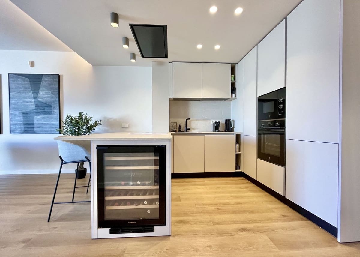 3 makuuhuone Omakotitalo myytävänä paikassa Elviria mukana uima-altaan - 850 000 € (Ref: 9670428)