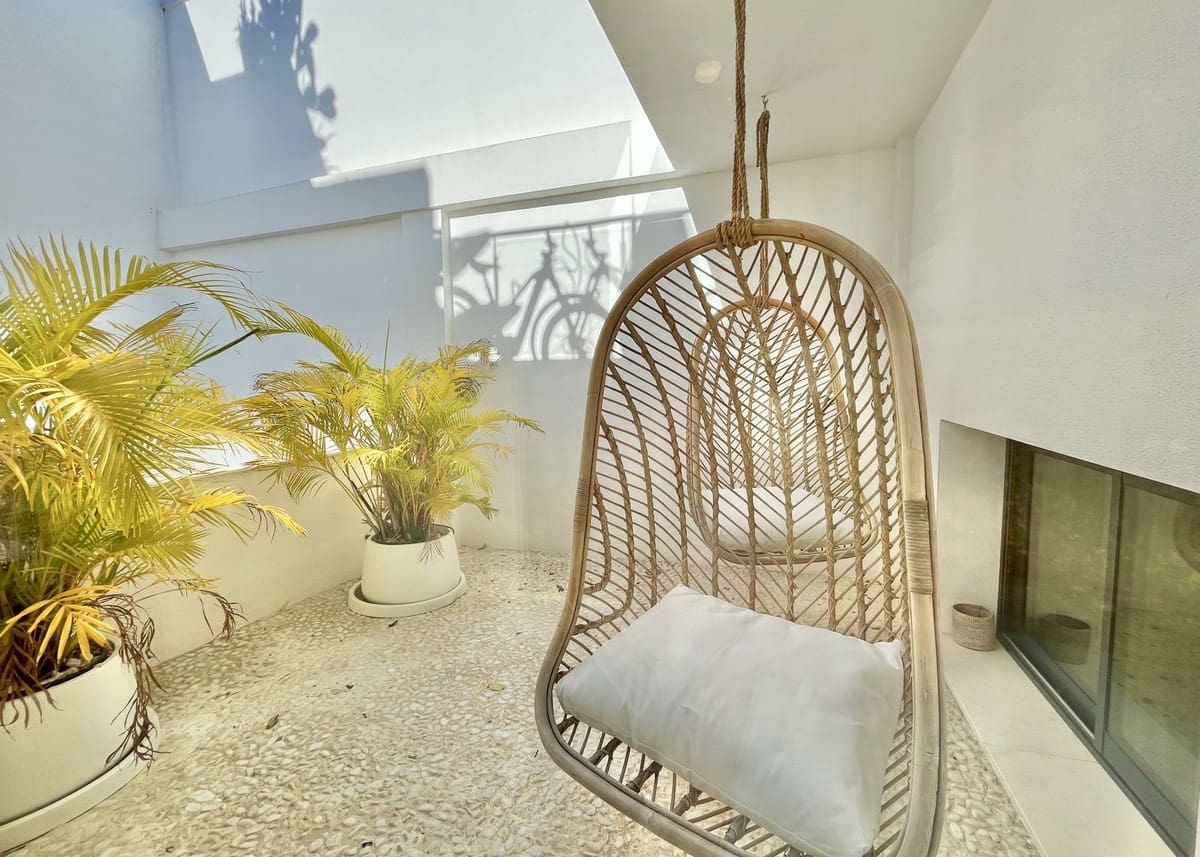 3 bedroom Townhouse for sale in Elviria with pool - € 840,000 (Ref: 9670428)