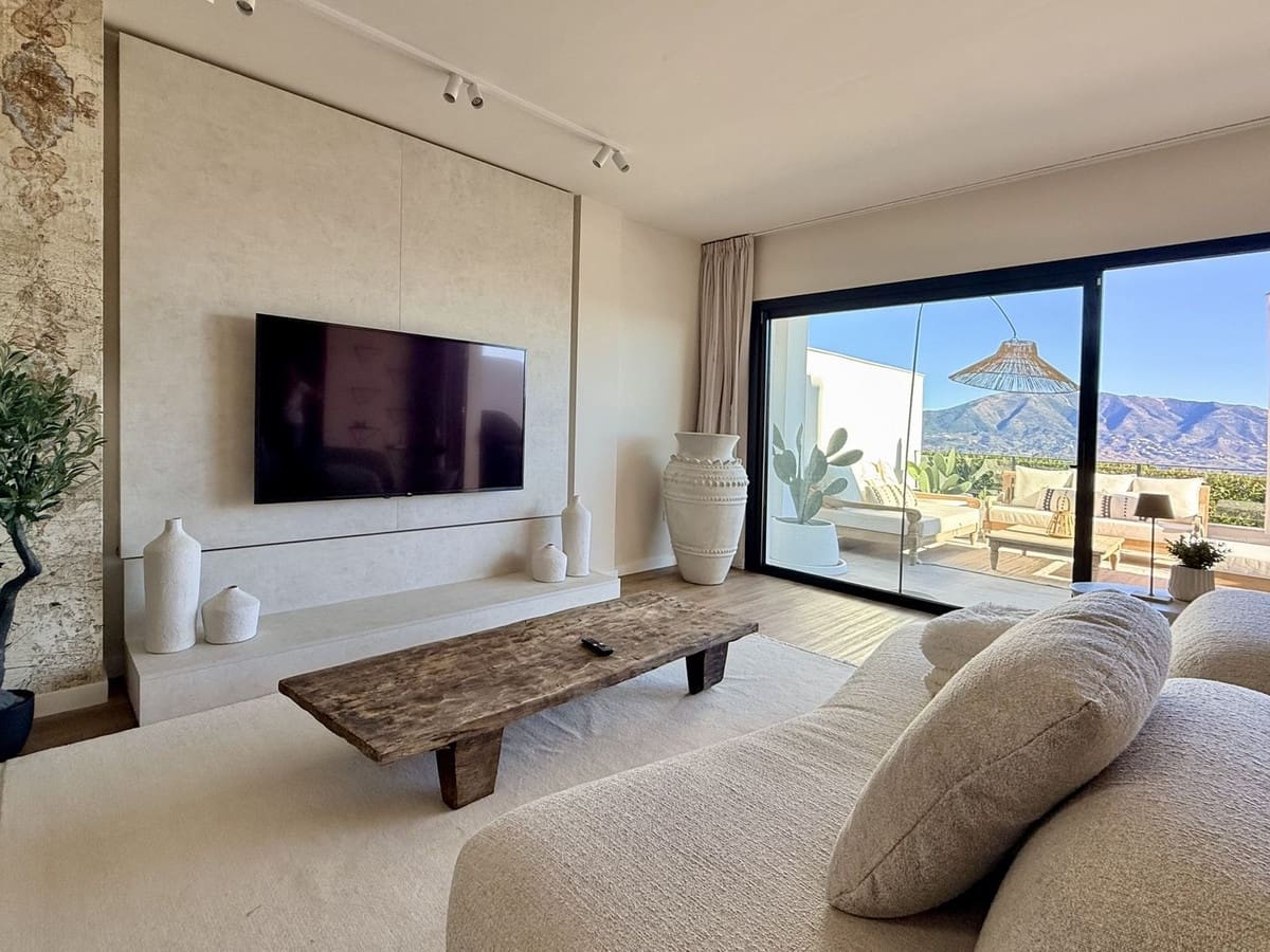 3 bedroom Townhouse for sale in Elviria with pool - € 840,000 (Ref: 9670428)