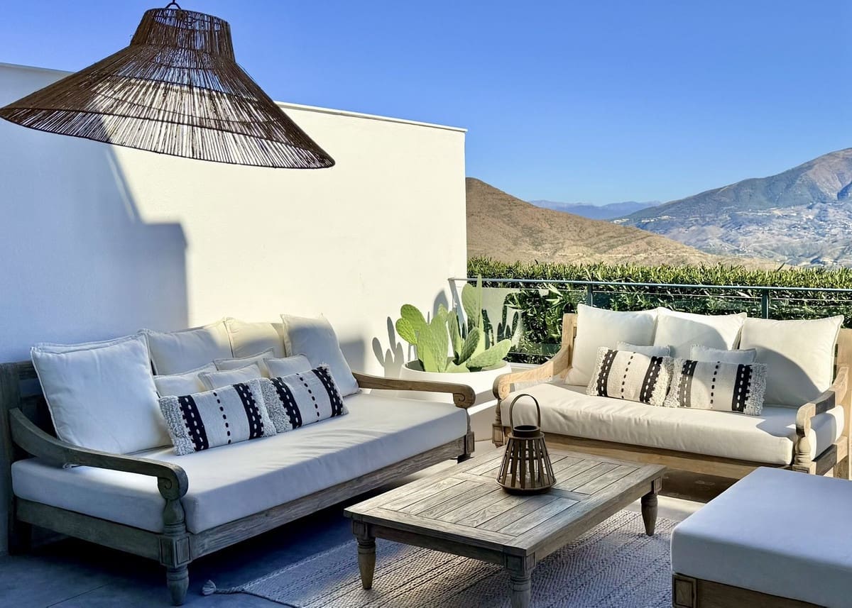 3 bedroom Townhouse for sale in Elviria with pool - € 840,000 (Ref: 9670428)