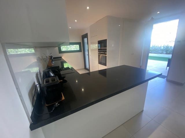 3 soveværelse Byhus til salg i New Golden Mile, Estepona med swimmingpool - € 897.000 (Ref: 9670430)