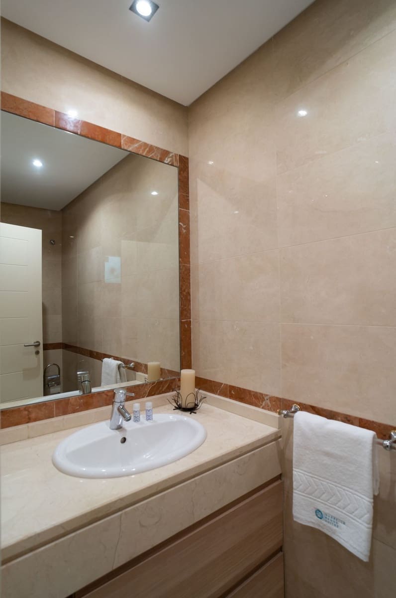 4 Zimmer Doppelhaus zu verkaufen in Nueva Andalucia mit Pool Garage - 970.000 € (Ref: 9670432)