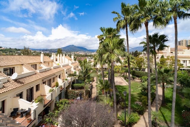 4 Zimmer Doppelhaus zu verkaufen in La Dama de Noche - La Alzambra, Marbella mit Pool Garage - 970.000 € (Ref: 9670432)